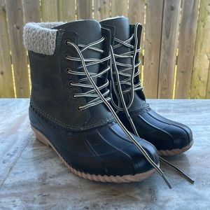 Magellan Outdoors Women's Mid Sweater Duck Boots - Size 7 - worn once!